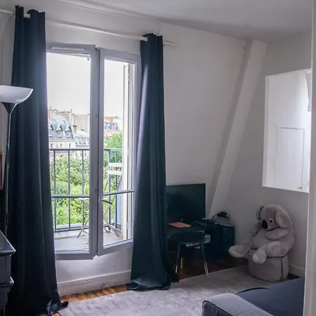 Beautiful Design And Bright Apt In The 8Th Paris *