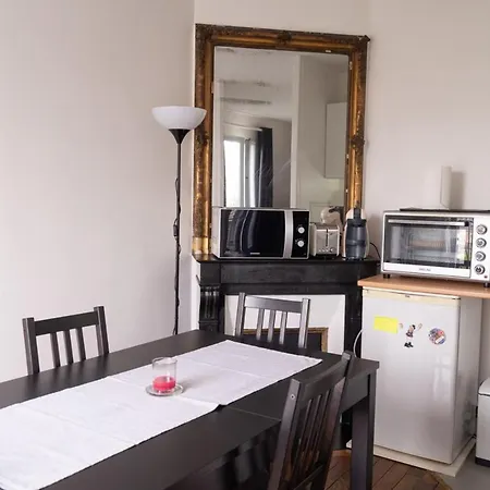 Beautiful Design And Bright Apt In The 8Th Paris Paryż