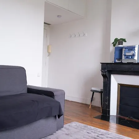 Beautiful Design And Bright Apt In The 8Th Paris